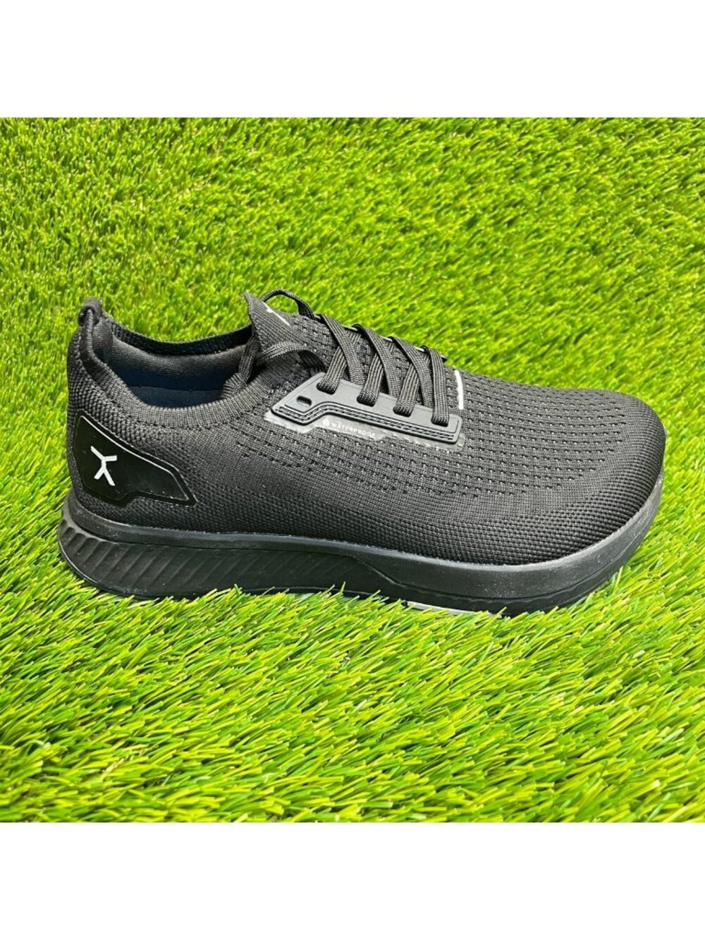 Flux Adapt Waterproof Runner Stealth Black Womens Size 7 Barefoot Running Shoes